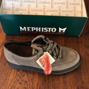 NIB Mephisto walking shoes (6.5)